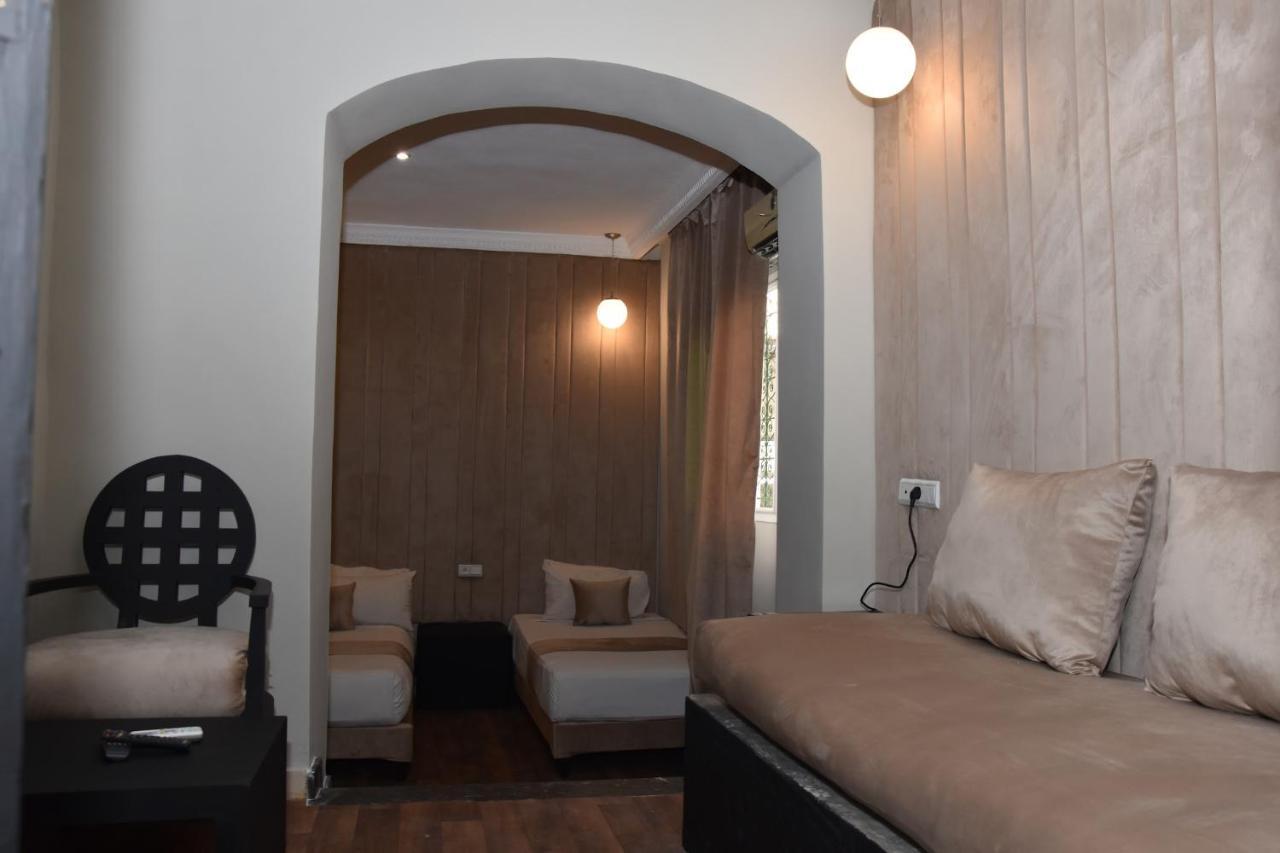 Cade Hotel